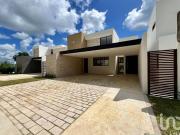 CASA EN VENTA EN PRIVADA PARQUE NATURA, CHOLUL