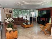 CASA EN VENTA EN PRIVADA PASEO DE LOS LAURELES BOSQUES...