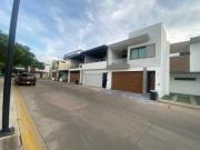 CASA EN VENTA EN PRIVADA PUNTA AZUL, ZONA SUR, Culiacán...