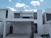 CASA EN VENTA EN PRIVADA RESIDENCIAL DE CONKAL