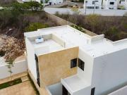 Casa en venta en Privada Residencial en Cholul, Yuc. con...