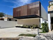 Casa en venta en PRIVADA TAMARA, en zona Country,...