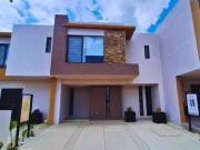 Casa en venta en privada, vigilancia 24 horas, con...