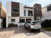 Casa en Venta en Privadas de Santiago, Saltillo Amplia y...