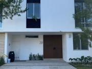 CASA EN VENTA EN PRIVANZA