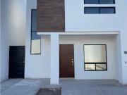 Casa en venta en Puerta de Hierro, Torreón, Coahuila de...