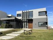 Casa en venta en Puertos Costas a la laguna