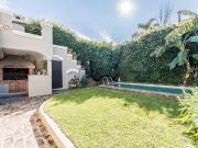 CASA EN VENTA EN PUNTA CHICA CON JARDIN Y PILETA