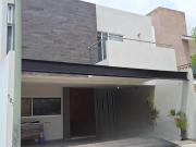 CASA EN VENTA EN PUNTA DEL ESTE DE 3 RECAMARAS Y DOBLE...