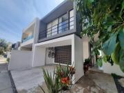 Casa en venta en Punta del Este, tres niveles y sala de...