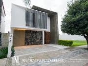 CASA EN VENTA EN PUNTA DEL ESTE UBICADA EN LA ZONA SUR