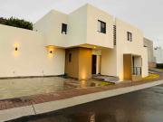 CASA EN VENTA EN PUNTA ESMERALDA EN ESQUINA CON AMPLIO... CASA EN VENTA EN PUNTA ESMERALDA EN ESQUINA CON AMPLIO...
