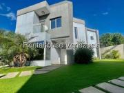 Casa en Venta en Punto Fijo Falcón 477 m2. 5 hab