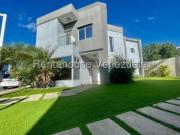 Casa en Venta en Punto Fijo Falcón 477 m2. 5 hab