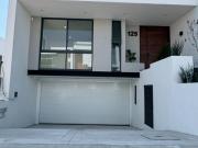 CASA EN VENTA EN PUNTO SUR 1