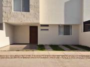 Casa en Venta en Rancho Santa Mónica, Al Sur de...