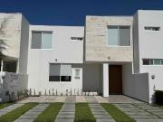 Casa en venta en Rancho Santa Mónica al Sur de...