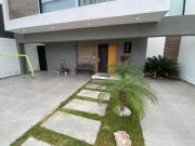 CASA EN VENTA EN REAL DE PRIVANZAS, 349 M2, FRENTE AL...