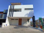 CASA EN VENTA EN REAL DE VALDEPEÑAS, ZAPOPAN