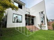 Casa en venta en Real Esmeralda con jardín plano,...