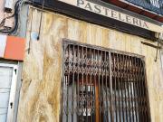 Casa en venta en Requena. Casa con local comercial,...
