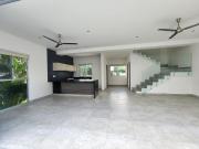 Casa en Venta en Residencial Arbolada en Esquina y...