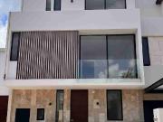 CASA EN VENTA EN RESIDENCIAL ARBOLDA