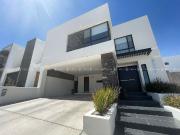 CASA EN VENTA EN RESIDENCIAL ASTURIAS FRENTE A PARQUE