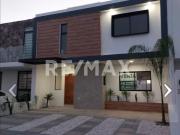 CASA EN VENTA EN RESIDENCIAL BIOGRAND JURIQUILLA 3