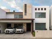 Casa en Venta en Residencial Chiluca — Estrena sin...
