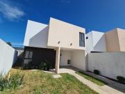 Casa en venta en residencial con alberca a 7 min de...
