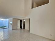 Casa en venta en residencial con seguridad cerca de costco