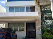 CASA EN VENTA EN RESIDENCIAL CUMBRES