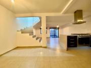 CASA EN VENTA EN RESIDENCIAL EL REFUGIO, DENTRO DE...