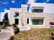 Casa en Venta en Residencial Jardines del Lago al...