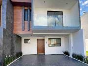 CASA EN VENTA EN RESIDENCIAL LA ANTIGUA CEMENTERA