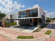 Casa en Venta en Residencial LAGOS DEL SOL de 4...