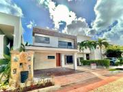 Casa en Venta en Residencial LAGOS DEL SOL de 4...