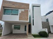 CASA EN VENTA EN RESIDENCIAL LORETTA 1 AL NORPONIENTE DE...