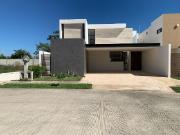 Casa en venta en residencial privada zona de Cholul