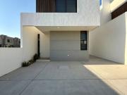 CASA EN VENTA EN RESIDENCIAL SAN RAFAEL EN LA PAZ BAJA...