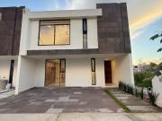 CASA EN VENTA EN RESIDENCIAL SANTA FE NUEVA Y CON...