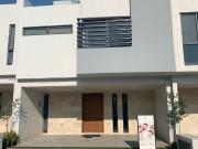 CASA EN VENTA EN RESIDENCIAL TOSSA