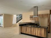 Casa en venta en Residencial Valenia con Alberca privada...