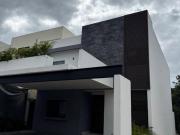 CASA EN VENTA EN RESIDENCIAL VÍA CUMBRES