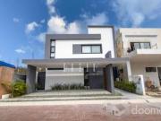 Casa en Venta en Residencial VIA CUMBRES de 5 Recamaras...