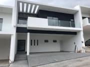 Casa en venta en Residencial Vistalta, Cancún, Nuevo León