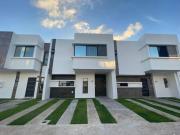 Casa en Venta en Residencial Vitala SM 316, 3 Recámaras,...