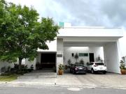 Casa en venta en Residencial y Club de Golf la...