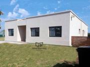 Casa en venta en Acacias con 3 dormitorios en lote...